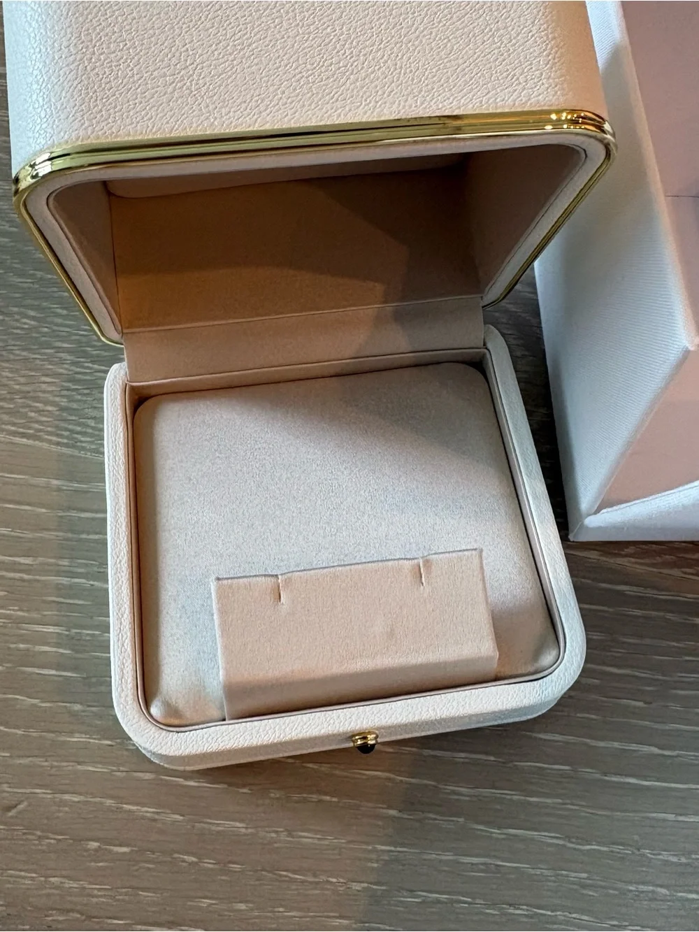 Boucheron White Earring Jewelry Box and gift box